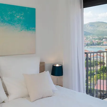 Salt - 10 People, Heated Pool, Trogir, Near & Split Airport Villa *