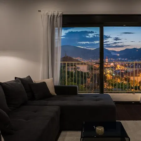 Villa Salt - 10 People, Heated Pool, Trogir, Near & Split Airport *