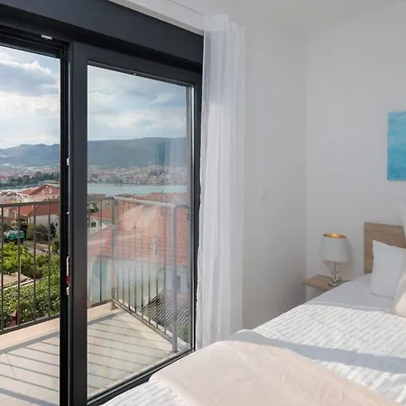 Villa Salt - 10 People, Heated Pool, Trogir, Near & Split Airport