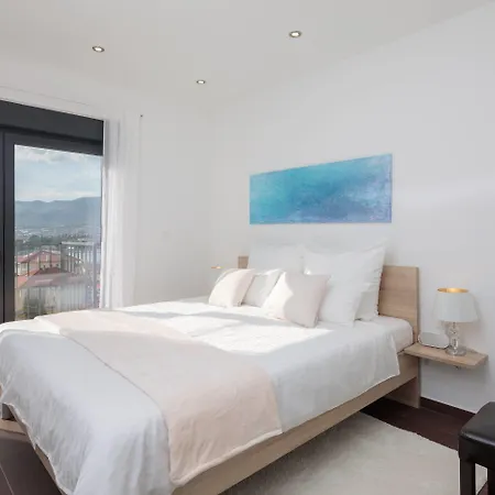 Salt - 10 People, Heated Pool, Trogir, Near & Split Airport *