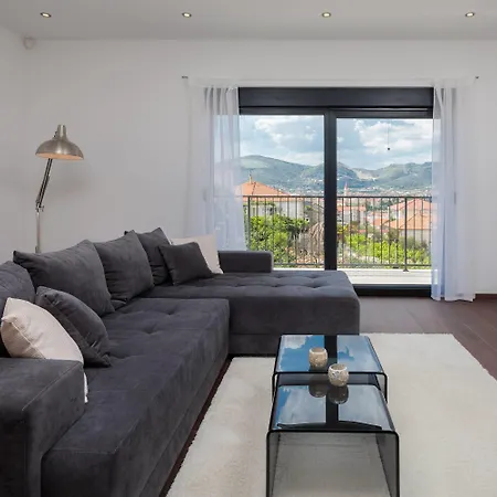 Salt - 10 People, Heated Pool, Trogir, Near & Split Airport * Traù