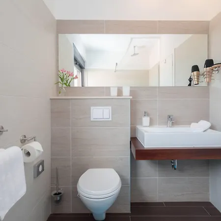 Salt - 10 People, Heated Pool, Trogir, Near & Split Airport *