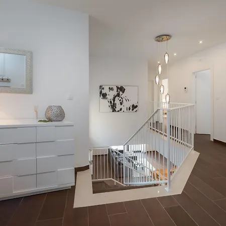 Salt - 10 People, Heated Pool, Trogir, Near & Split Airport Villa *