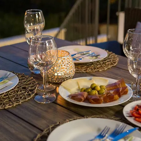 Salt - 10 People, Heated Pool, Trogir, Near & Split Airport Трогір