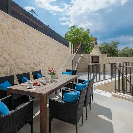 Salt - 10 People, Heated Pool, Trogir, Near & Split Airport Вілла Трогір