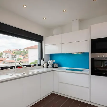 Salt - 10 People, Heated Pool, Trogir, Near & Split Airport * Трогір