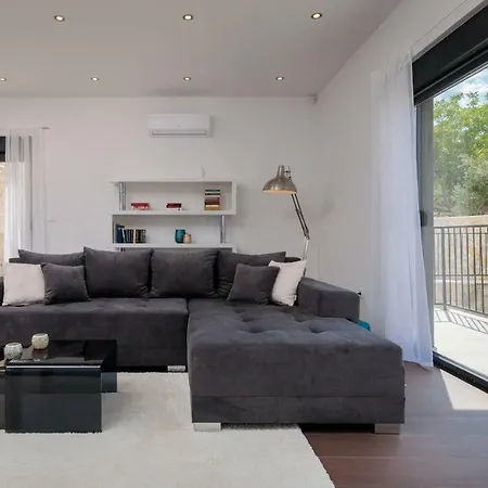 Salt - 10 People, Heated Pool, Trogir, Near & Split Airport Villa Trogir