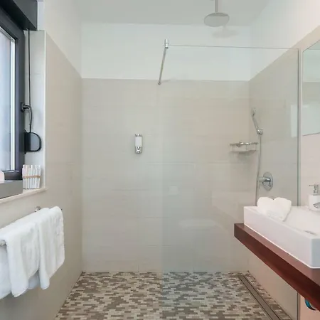 Вілла Salt - 10 People, Heated Pool, Trogir, Near & Split Airport Трогір