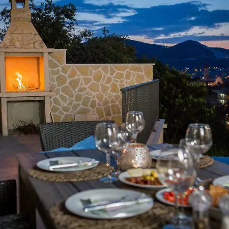 Salt - 10 People, Heated Pool, Trogir, Near & Split Airport * Трогір