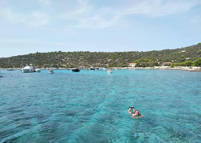 Salt - 10 People, Heated Pool, Trogir, Near & Split Airport * Traù