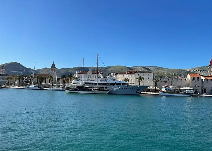 Salt - 10 People, Heated Pool, Trogir, Near & Split Airport * Traù