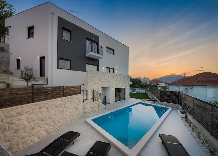 Βίλα Salt - 10 People, Heated Pool, Trogir, Near & Split Airport *