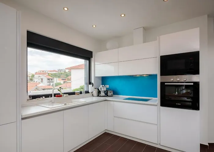 Salt - 10 People, Heated Pool, Trogir, Near & Split Airport * Traù