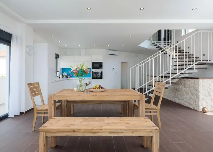 Βίλα Salt - 10 People, Heated Pool, Trogir, Near & Split Airport