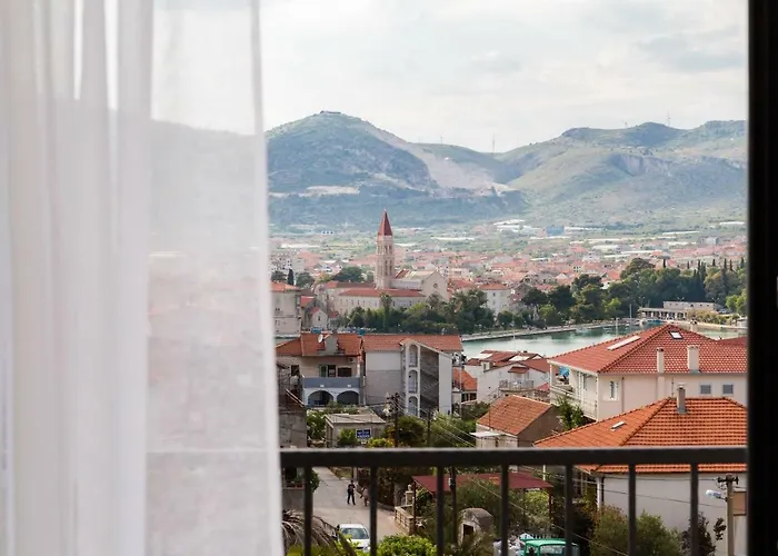 Salt - 10 People, Heated Pool, Trogir, Near & Split Airport Villa Traù