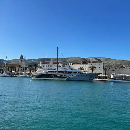 Salt - 10 People, Heated Pool, Trogir, Near & Split Airport * Τρογκίρ
