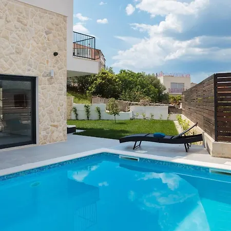 Vila Salt - 10 People, Heated Pool, Trogir, Near & Split Airport