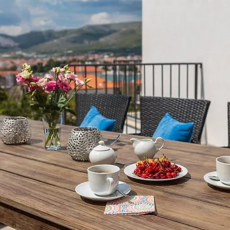 Salt - 10 People, Heated Pool, Trogir, Near & Split Airport