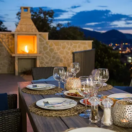 Salt - 10 People, Heated Pool, Trogir, Near & Split Airport Vila