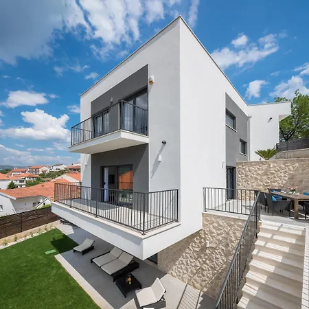 Vila Salt - 10 People, Heated Pool, Trogir, Near & Split Airport