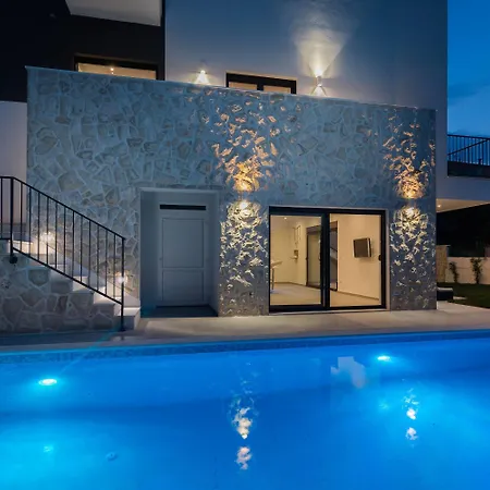 Salt - 10 People, Heated Pool, Trogir, Near & Split Airport Τρογκίρ