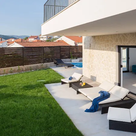 Vila Salt - 10 People, Heated Pool, Trogir, Near & Split Airport *