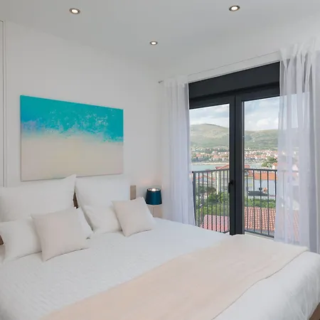 Vila Salt - 10 People, Heated Pool, Trogir, Near & Split Airport