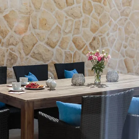 Salt - 10 People, Heated Pool, Trogir, Near & Split Airport * Τρογκίρ