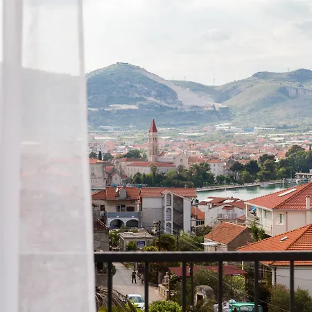 Salt - 10 People, Heated Pool, Trogir, Near & Split Airport