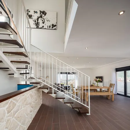 Salt - 10 People, Heated Pool, Trogir, Near & Split Airport Villa