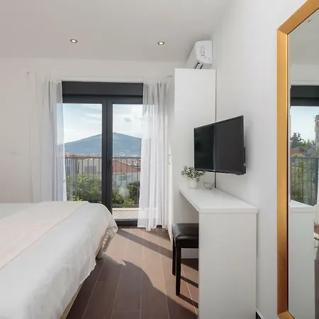 Vila Salt - 10 People, Heated Pool, Trogir, Near & Split Airport