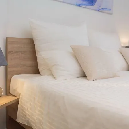 Βίλα Salt - 10 People, Heated Pool, Trogir, Near & Split Airport *