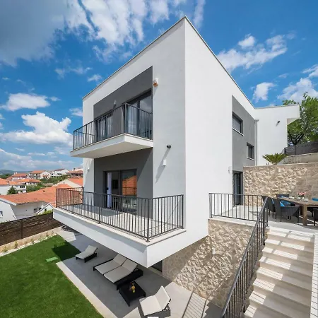 Salt - 10 People, Heated Pool, Trogir, Near & Split Airport * Τρογκίρ