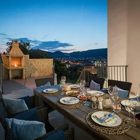 Salt - 10 People, Heated Pool, Trogir, Near & Split Airport