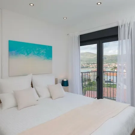Vila Salt - 10 People, Heated Pool, Trogir, Near & Split Airport