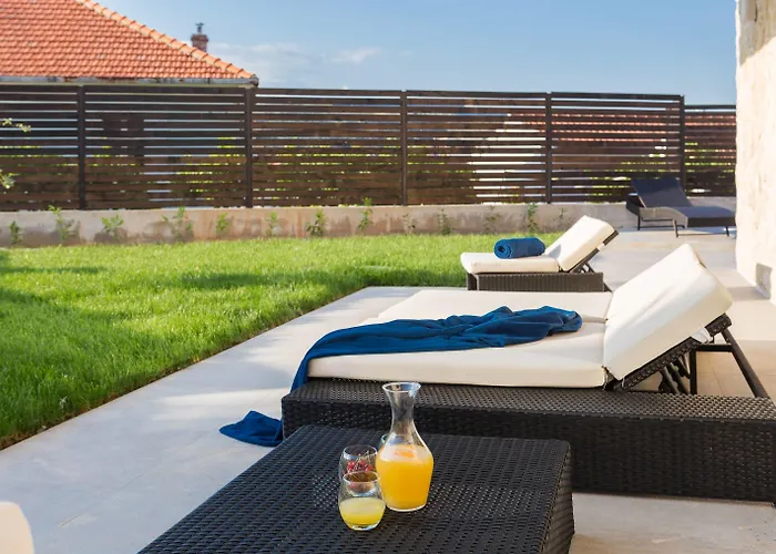 Salt - 10 People, Heated Pool, Trogir, Near & Split Airport Villa *