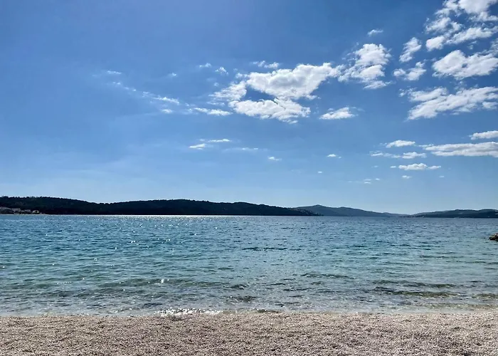 فيلة Salt - 10 People, Heated Pool, Trogir, Near & Split Airport تروغير