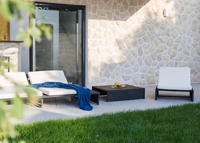Salt - 10 People, Heated Pool, Trogir, Near & Split Airport فيلة *