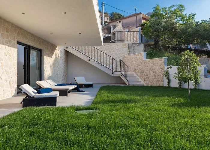 فيلة Salt - 10 People, Heated Pool, Trogir, Near & Split Airport *