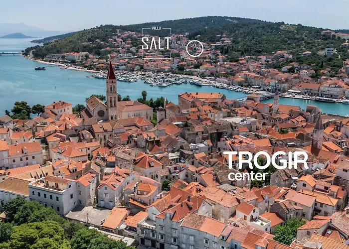 Salt - 10 People, Heated Pool, Trogir, Near & Split Airport فيلة تروغير