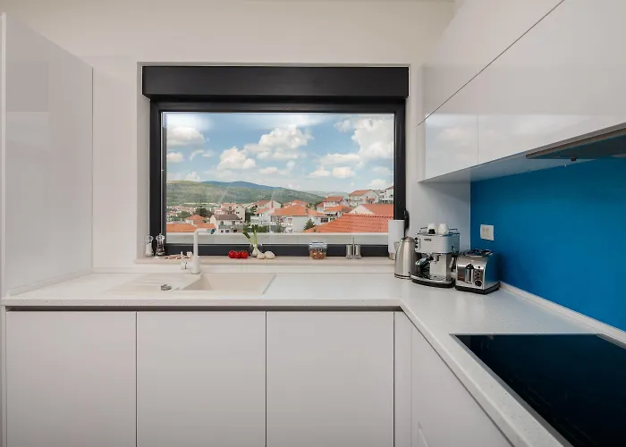 Salt - 10 People, Heated Pool, Trogir, Near & Split Airport فيلة