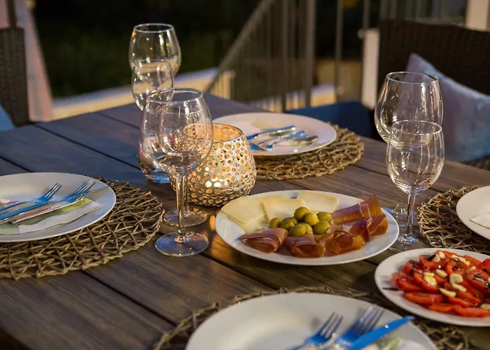 Salt - 10 People, Heated Pool, Trogir, Near & Split Airport تروغير