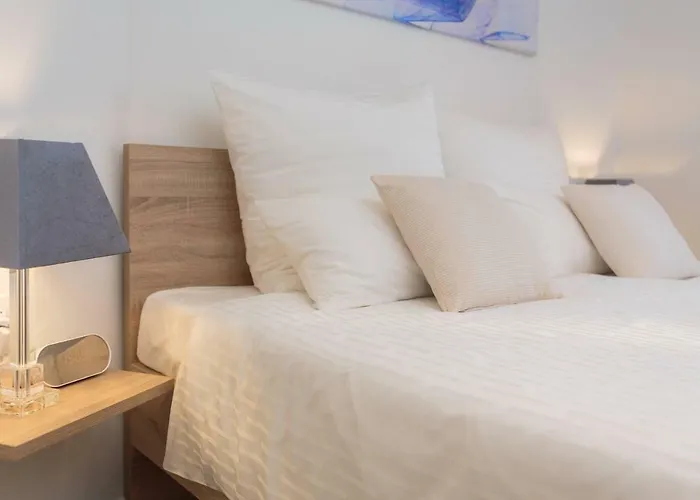 فيلة Salt - 10 People, Heated Pool, Trogir, Near & Split Airport *