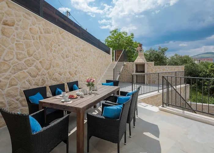 Salt - 10 People, Heated Pool, Trogir, Near & Split Airport فيلة تروغير