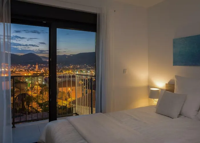 فيلة Salt - 10 People, Heated Pool, Trogir, Near & Split Airport