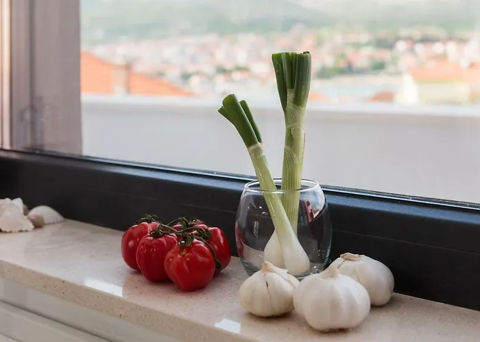 Salt - 10 People, Heated Pool, Trogir, Near & Split Airport فيلة