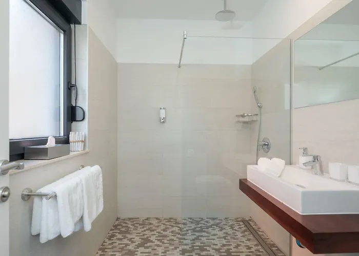 فيلة Salt - 10 People, Heated Pool, Trogir, Near & Split Airport تروغير