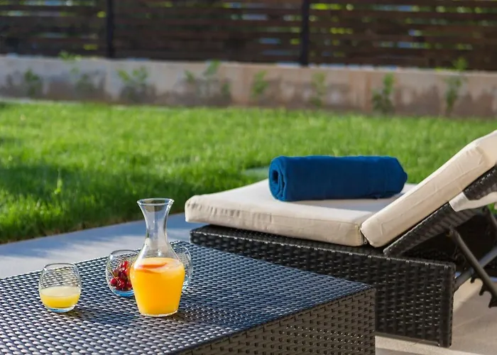 فيلة Salt - 10 People, Heated Pool, Trogir, Near & Split Airport