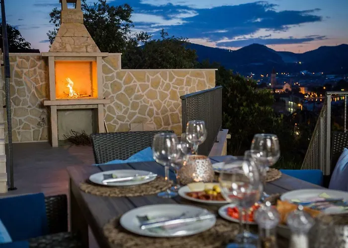 Salt - 10 People, Heated Pool, Trogir, Near & Split Airport * تروغير